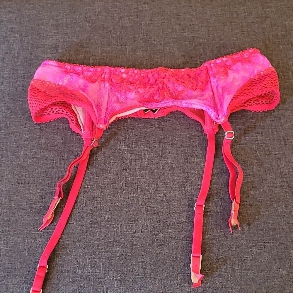 Victoria's Secret sz medium large red and pink garter WL26